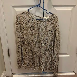 Flowy floral top! Beige with earth tone flowers.